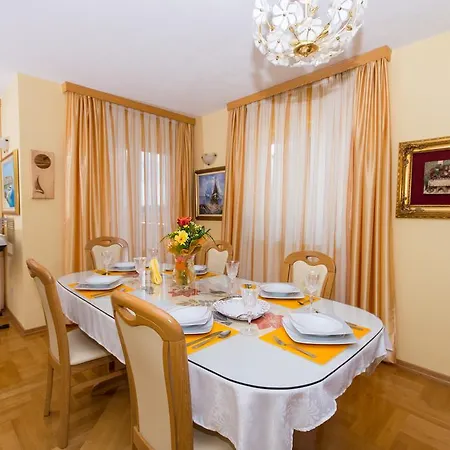 Holiday טרוגיר
